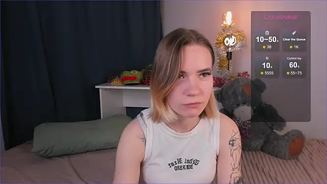 DaisyColl online show from 01.06.25