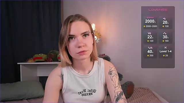 DaisyColl online show from 01.06.25