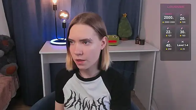 DaisyColl online show from 01.15.25