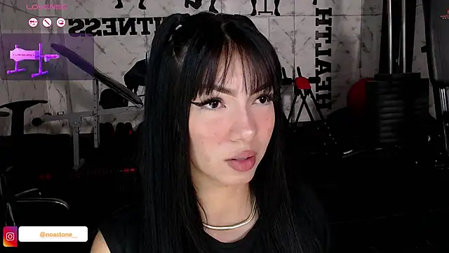 Snapshot of antonellaroux chatting on 07.20.26 antonellaroux online show from 07.20.26