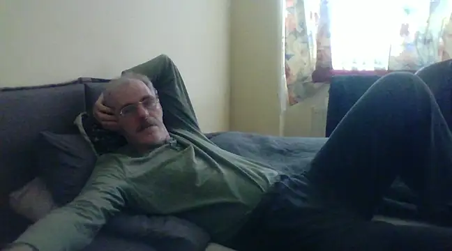 Snapshot of farock chatting on 02.02.25 farock online show from 02.02.25