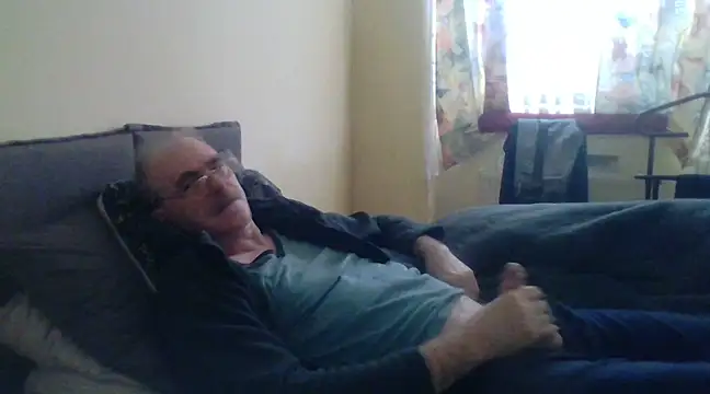 Snapshot of farock chatting on 03.19.25 farock online show from 03.19.25