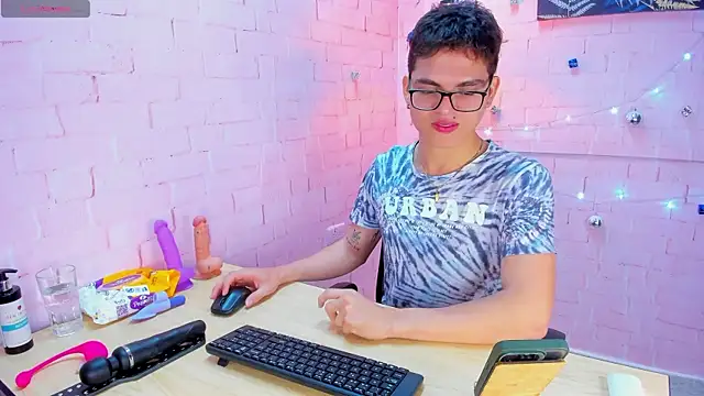 Snapshot of JACK_BLOSSOM_ chatting on 12.19.24 JACK BLOSSOM online show from 12.19.24