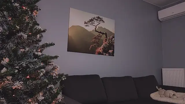 Snapshot of Viktoria_www chatting on 12.16.25 Viktoria www online show from 12.16.25