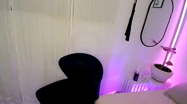 AaliyahLaylah online show from 12.15.24