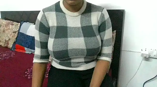 Snapshot of chavi_12 chatting on 12.19.24 chavi 12 online show from 12.19.24