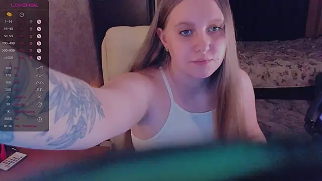 Snapshot of Alice_Dreamgirl_ chatting on 12.28.24 Alice Dreamgirl  online show from 12.28.24