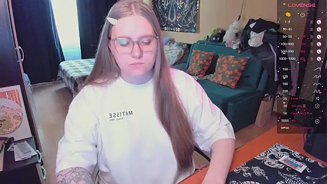 Alice Dreamgirl  online show from 05.05.26