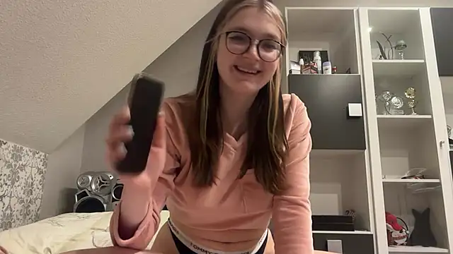 Snapshot of NikaCyberslut chatting on 12.24.24 NikaCyberslut online show from 12.24.24