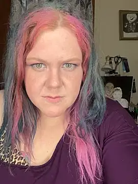 Snapshot of leenieb88 chatting on 12.23.24 leenieb88 online show from 12.23.24