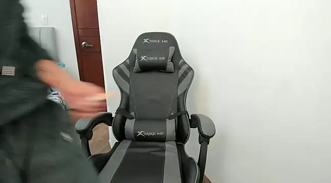 Snapshot of twink_latino5 chatting on 12.29.24 twink latino5 online show from 12.29.24