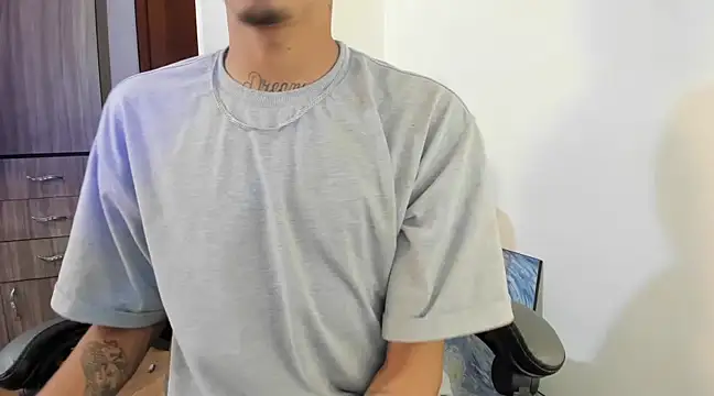 Snapshot of twink_latino5 chatting on 03.16.25 twink latino5 online show from 03.16.25