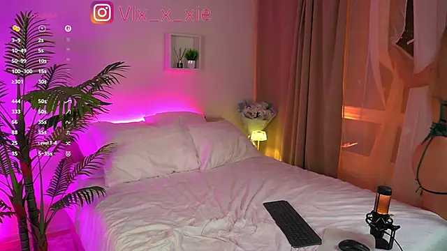 ViXXXiee online show from 10.07.25