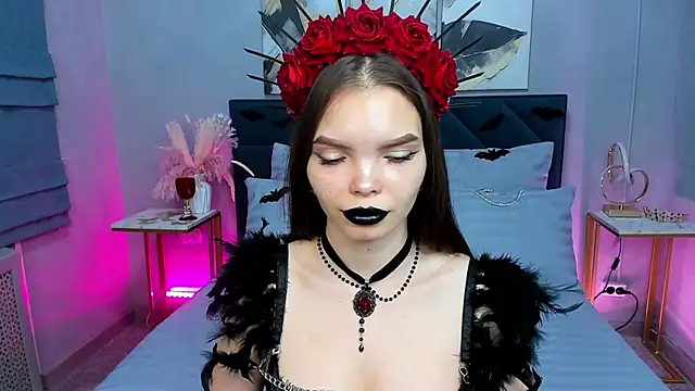 Snapshot of Curvy_Dynamite_ chatting on 10.29.25 Curvy Dynamite online show from 10.29.25