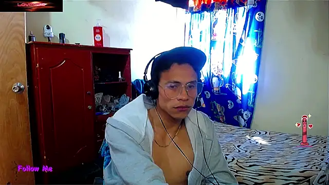 Snapshot of Willy_Mate chatting on 10.16.25 Willy Mate online show from 10.16.25