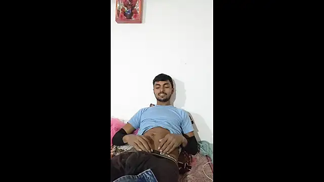 Snapshot of Suraj223kumar chatting on 12.21.25 Suraj223kumar online show from 12.21.25