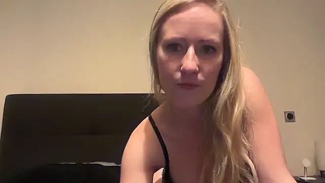 Snapshot of Emmy_frenchie chatting on 01.13.25 Emmy frenchie online show from 01.13.25