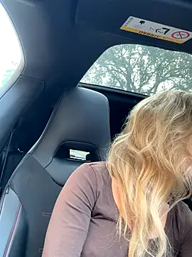 Snapshot of Emmy_frenchie chatting on 10.09.25 Emmy frenchie online show from 10.09.25