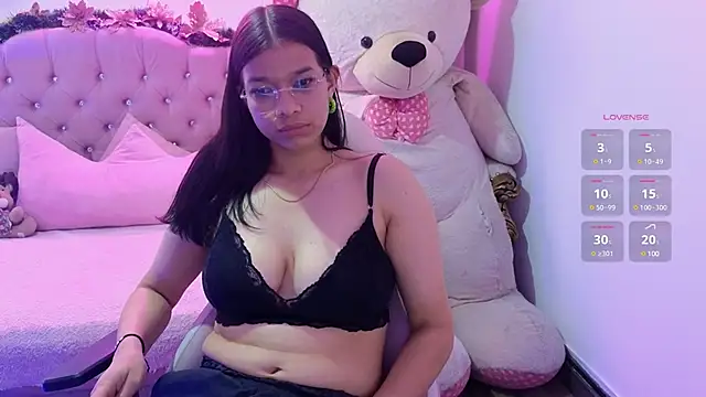 Snapshot of Emilly_tay chatting on 12.22.24 Emilly tay online show from 12.22.24