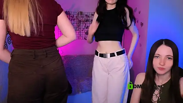 Snapshot of playful_sophie chatting on 05.31.26 playful sophie online show from 05.31.26