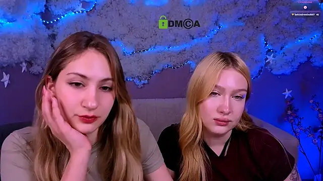 Snapshot of playful_sophie chatting on 06.10.26 playful sophie online show from 06.10.26