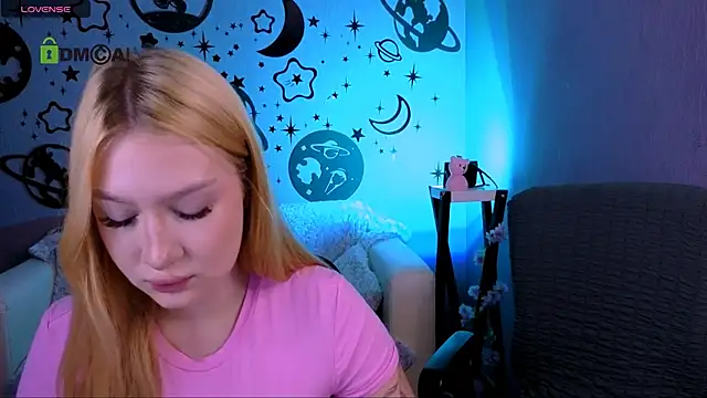Snapshot of playful_sophie chatting on 06.13.26 playful sophie online show from 06.13.26