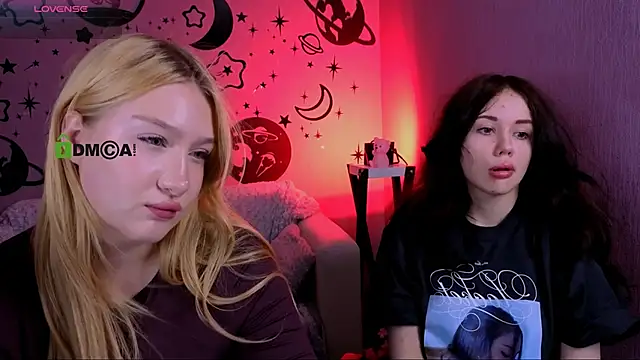 Snapshot of playful_sophie chatting on 06.15.26 playful sophie online show from 06.15.26