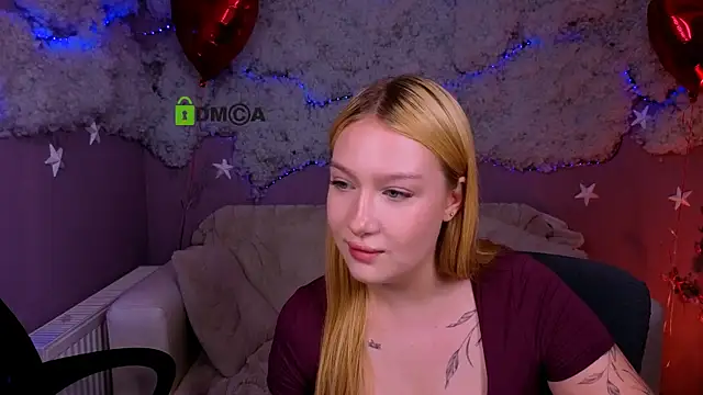Snapshot of playful_sophie chatting on 06.24.26 playful sophie online show from 06.24.26