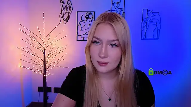 Snapshot of playful_sophie chatting on 07.17.26 playful sophie online show from 07.17.26