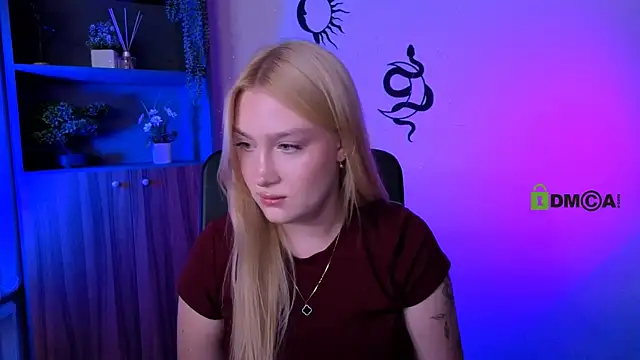 Snapshot of playful_sophie chatting on 07.22.26 playful sophie online show from 07.22.26