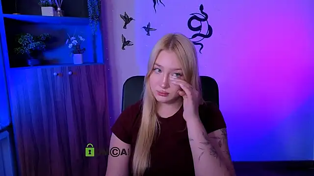 Snapshot of playful_sophie chatting on 07.23.26 playful sophie online show from 07.23.26