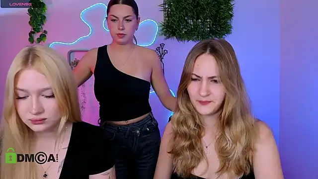 Snapshot of playful_sophie chatting on 07.29.26 playful sophie online show from 07.29.26