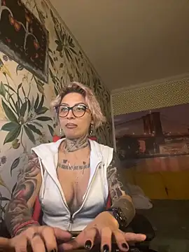 Lucky Deniz online show from 12.19.25