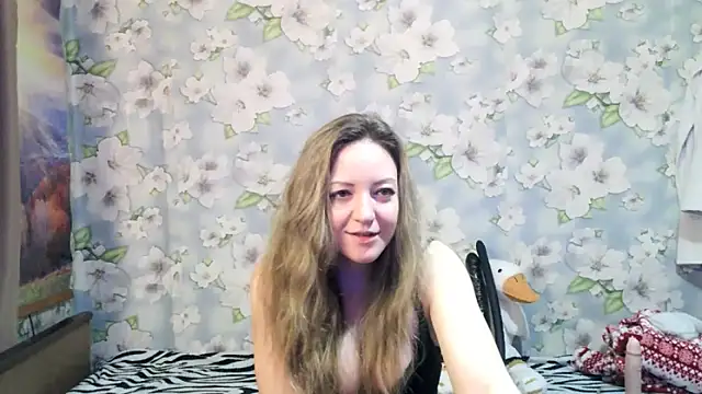 KattyLuuu online show from 10.31.25