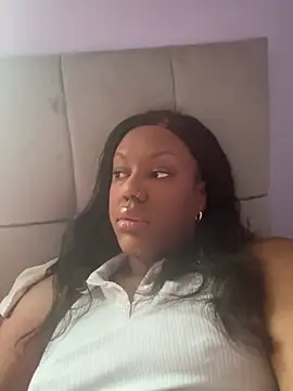 Snapshot of LavenderBuxton chatting on 12.28.24 LavenderBuxton online show from 12.28.24