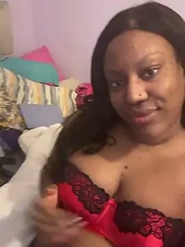 Snapshot of LavenderBuxton chatting on 01.04.25 LavenderBuxton online show from 01.04.25