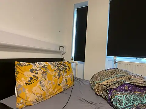 Snapshot of LavenderBuxton chatting on 02.04.25 LavenderBuxton online show from 02.04.25