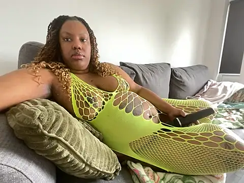 Snapshot of LavenderBuxton chatting on 02.17.25 LavenderBuxton online show from 02.17.25