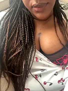 Snapshot of LavenderBuxton chatting on 10.22.25 LavenderBuxton online show from 10.22.25