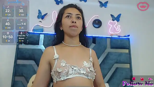 Snapshot of Roxan_Fox- chatting on 11.10.25 Roxan Fox- online show from 11.10.25