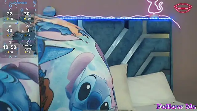 Snapshot of Roxan_Fox- chatting on 11.16.25 Roxan Fox- online show from 11.16.25