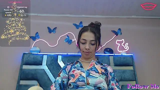 Snapshot of Roxan_Fox- chatting on 12.15.25 Roxan Fox- online show from 12.15.25