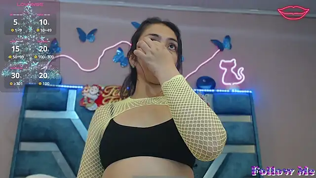 Snapshot of Roxan_Fox- chatting on 12.19.25 Roxan Fox- online show from 12.19.25