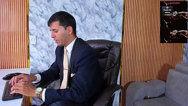 Snapshot of Hideintheoffice chatting on 09.20.25 Hideintheoffice online show from 09.20.25