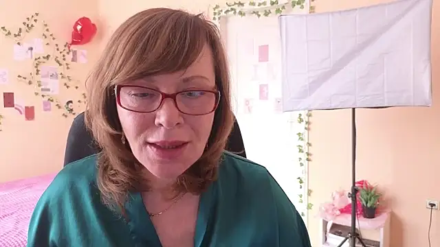 Snapshot of Miss_Moren chatting on 03.17.26 Miss Moren online show from 03.17.26
