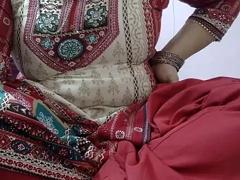 Housewife12 online show from 11.16.25