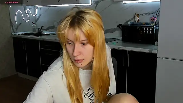 Snapshot of Sweet_white_chocolate chatting on 02.17.26 Sweet white chocolate online show from 02.17.26