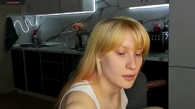 Snapshot of Sweet_white_chocolate chatting on 03.02.26 Sweet white chocolate online show from 03.02.26