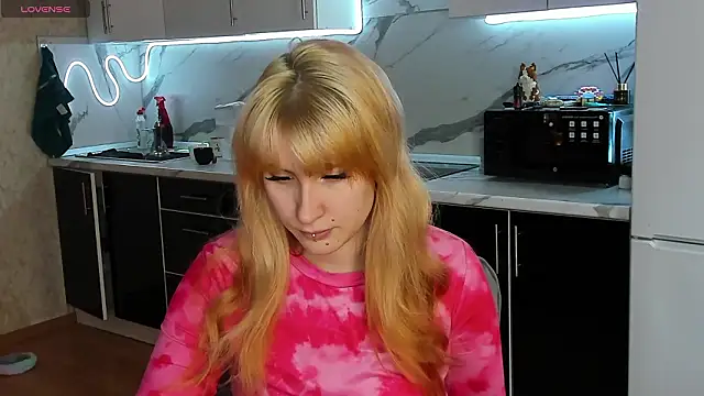 Snapshot of Sweet_white_chocolate chatting on 03.04.26 Sweet white chocolate online show from 03.04.26