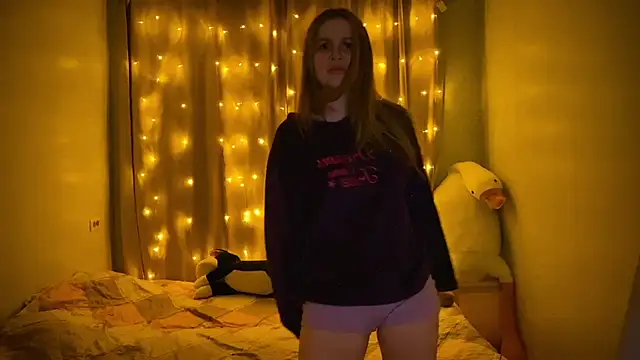 Snapshot of IlonaMurf chatting on 02.25.25 IlonaMurf online show from 02.25.25